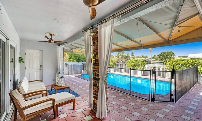 Fort Lauderdale Villa | Luxe 4BR Waterfront w Htd Pool 5min to Beach