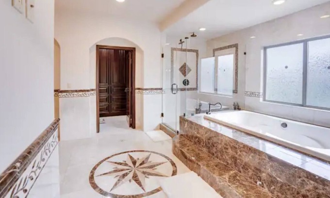 Fullerton House | Luxe Air Home