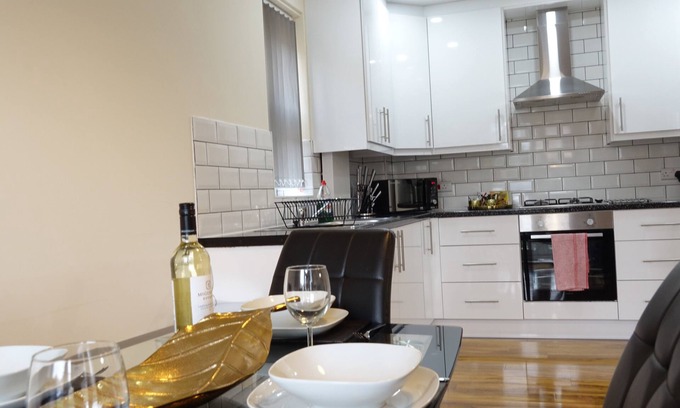 Stanwell Apartment | Luxe Airport