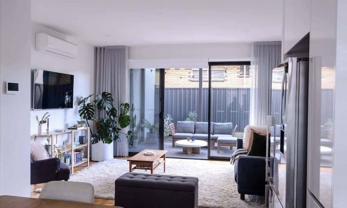 Altona North House | Luxe Altona Haven - Executive 3BR Family Townhouse