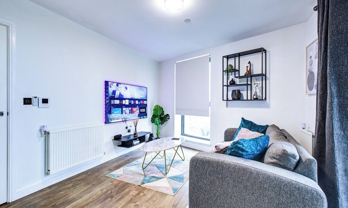 Royal Docks Apartment | Luxe Apartment by Excel/London City Airport