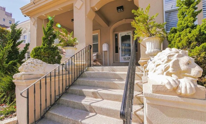 Atlantic City House | Luxe Beach Estate - 4 Bedrooms and 3 Bathrooms