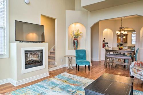 Indian Point Apartment | Luxe Branson Retreat with Mtn Views and Pool Access!