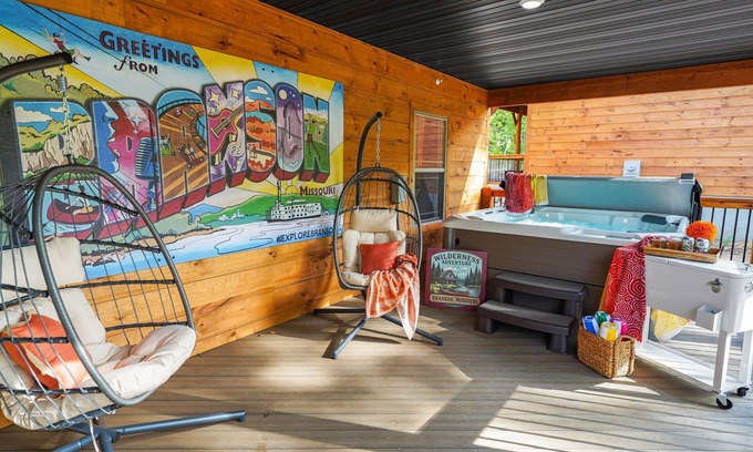 Omaha Cabin | Luxe Cabin>Hot Tub>Indoor Pool>Fire Pit>Game Table>Fishing>Pickleball>Hiking