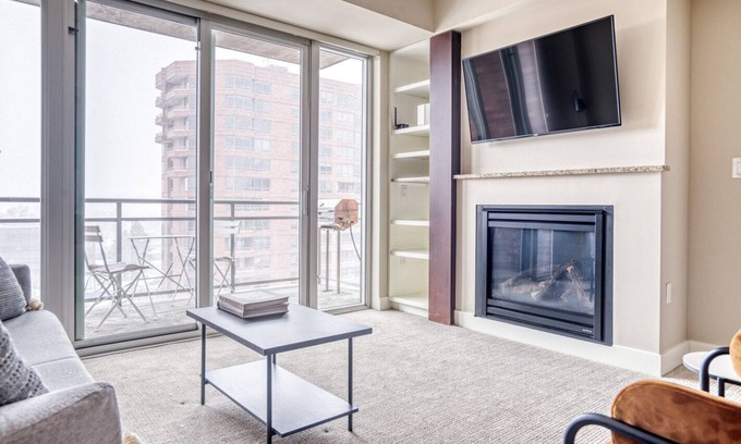 Cherry Creek Apartment | Luxe Cherry Creek 1BR w/ Sauna & Theater, near shopping, by Blueground