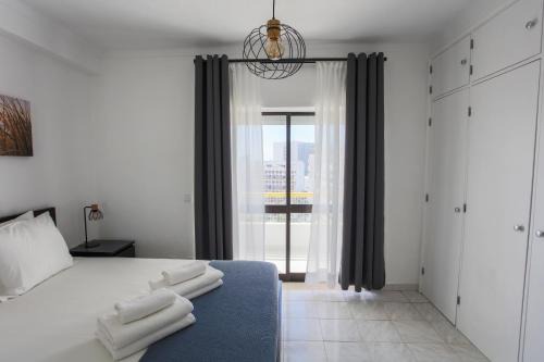 Montechoro Apartment | Luxe Condo with Pool, Airco, Seaview with two Balcony - Go4Portugal