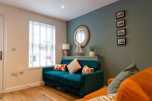 Cowes House | Luxe Cowes Cottage Harbour Views