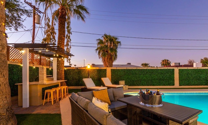 Scottsdale Country Acres House | Luxe Downtown Scottsdale Oasis w/ Heated Pool