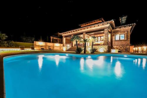 Layos Villa | Luxe Experience Toledo * Pool * BBQ * Billar