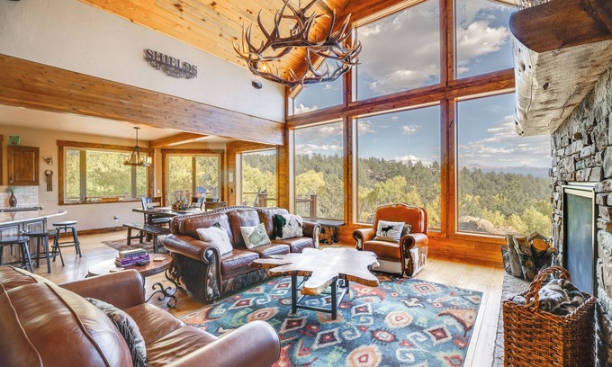Florissant Cabin | Luxe Florissant Home w/Pikes Peak Views!