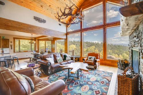 Florissant House | Luxe Florissant Home with Pikes Peak Views!