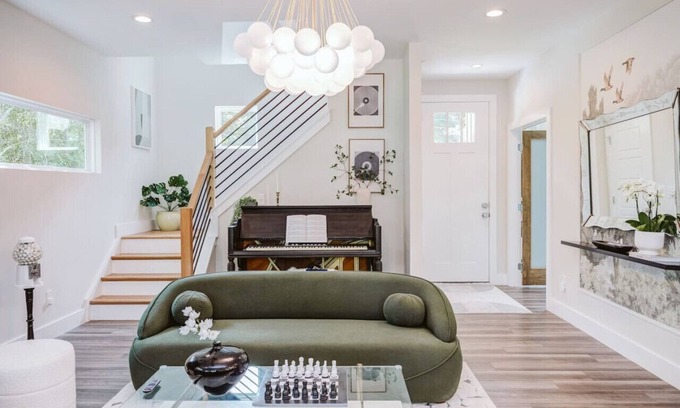 Durham House | Luxe Home 4 Mins to Duke, DPAC, Downtown Durham | King Beds, Pool, Fire Pit, BBQ, Pet OK