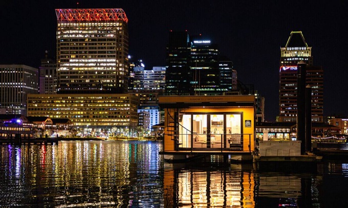 Eastport Boat Rental | Luxe Houseboat: Breathtaking Skyline 360 Views
