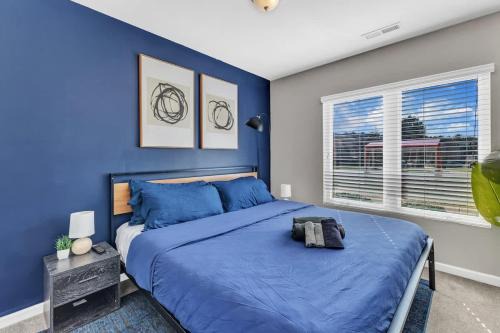 Southwest Raleigh House | Luxe King 3BR Townhouse Mins to Downtown