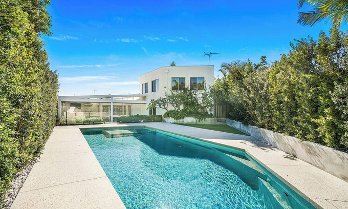 Mullaloo House | Luxe Lagoon: Family-Friendly Retreat with Pool