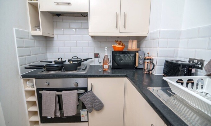 Abbey Wood Apartment | Luxe Living in Abbey Woods