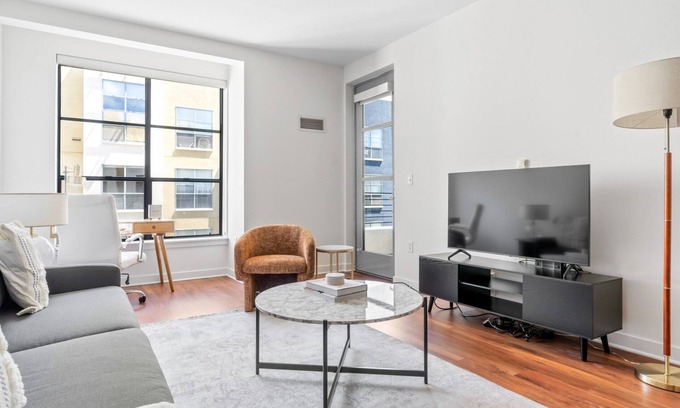 South of Market Apartment | Luxe Mission Bay 2BR w/Gym & W/D, walk to Caltrain & Muni, by Blueground