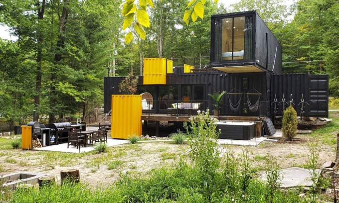 Smallwood House | Luxe & Modern Container Home w/ Outdoor Spa!