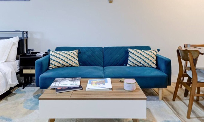 Downtown Memphis Apartment | Luxe Modern loft w/King Bed, Free Parking & Wi-Fi