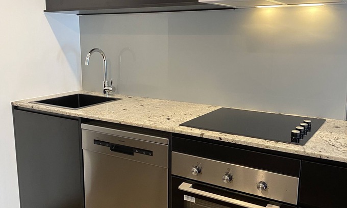 Balmain Apartment | Luxe new apartment w/coffee, breakfast and lunch included!