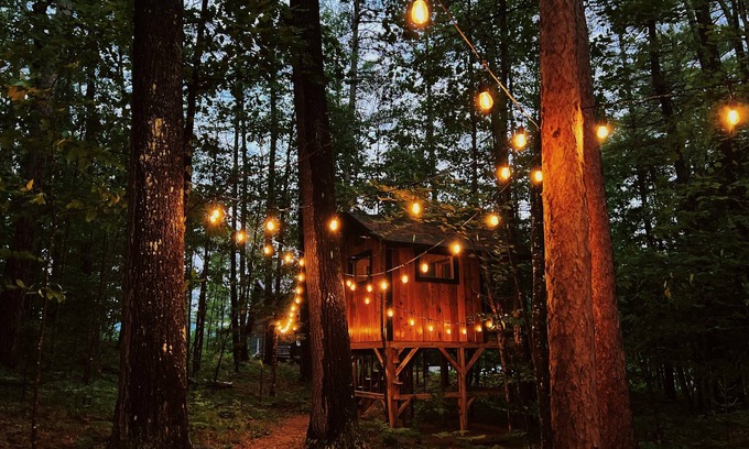 Jay Cabin | Luxe, New Build, Hot Tub, Treehouse, near Whiteface