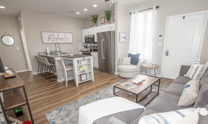 Oxford Cottage | Luxe Oxford Cottage with 3 King Suites!