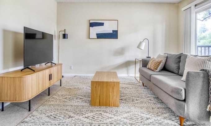 Palo Alto Apartment | Luxe Palo Alto 1BR w/ Gym & Sun Deck, 3 mins to Stanford, by Blueground