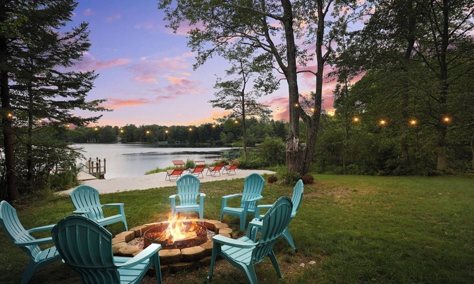 Pocono Summit House | Luxe Poconos Lake House w/Private Beach