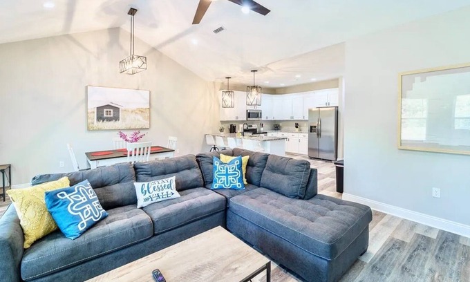 Dothan House | Luxe Private Dothan Oasis Near Historic Downtown!