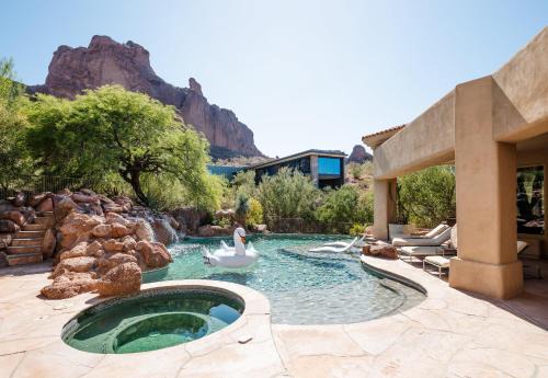 Paradise Valley House | LUXE - Red Rock - Pool & Spa - In Paradise Valley