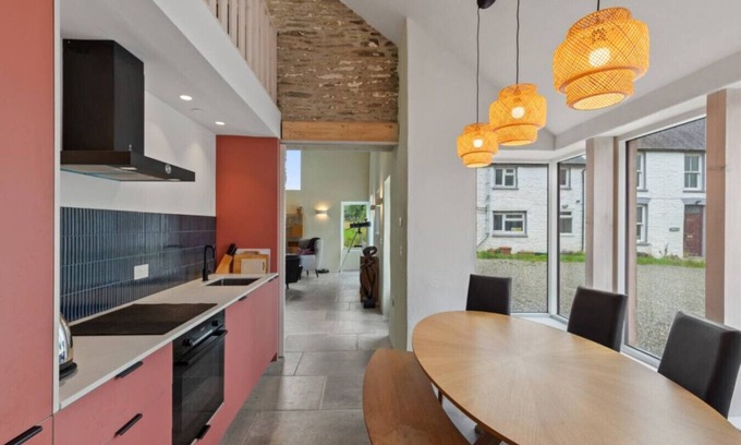 Boncath House | Luxe Stargazers Barn; Close to Coast, Town, Trails