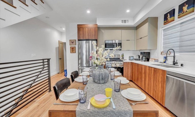 Sherman Oaks Apartment | Luxe Townhome | Newly-Built