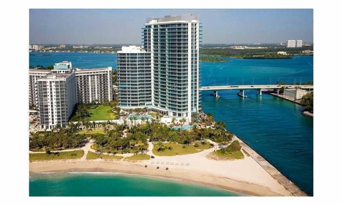 Bal Harbour Hotel | : LUXE UPGRADED 1 BEDROOM/1.5 BATH OCEAN VIEW KING SUITE 16th FLOOR AT RITZ