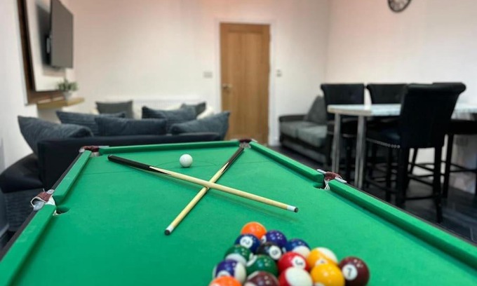 Stonnall House | LUXE Villa Near NEC, BHX & Train
