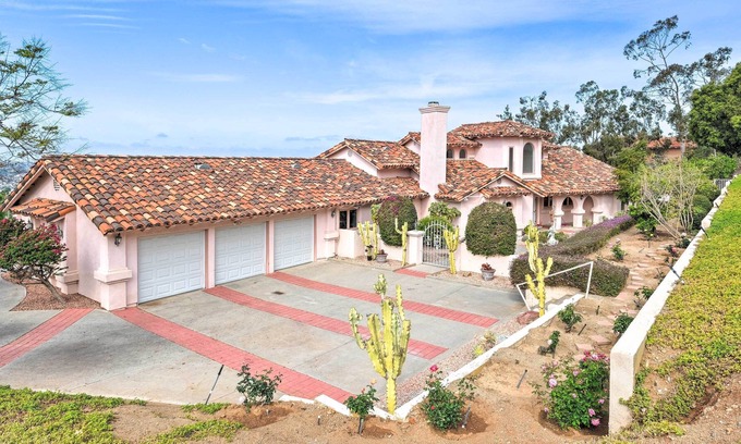Vista House | Luxe Vista Escape w/ Soaking Pool & Sweeping Views