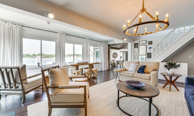 Lake Fenton House | Luxe Waterfront Lake Fenton Home: Decks & Fire Pit