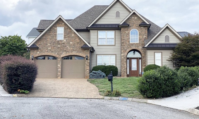 Ashley Oaks House | Luxe West Knoxville Home- Easy access to Downtown, UT, Airport and Oak Ridge