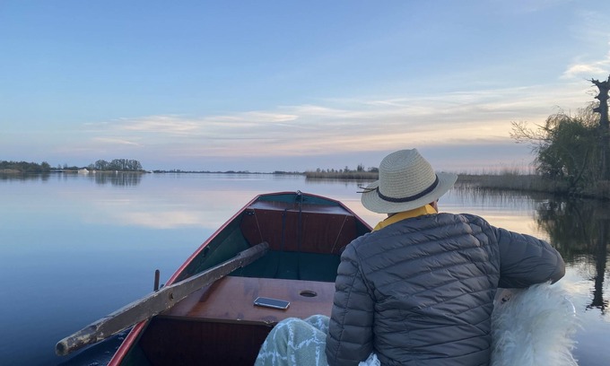 Grou Boat Rental | Luxe Woonboot op Eiland met Sloep