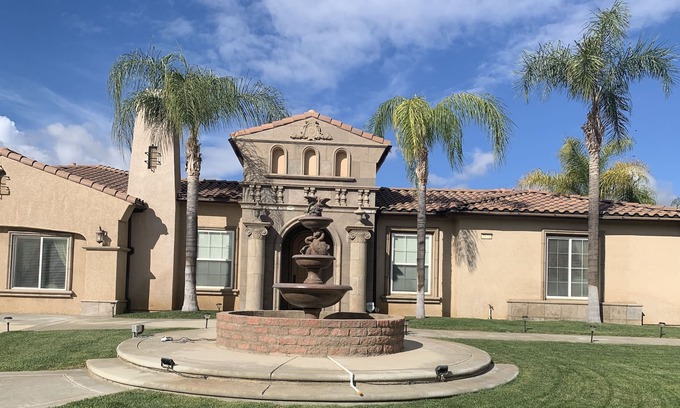 Alessandro Heights House | LuxHome Suites B&C, Luxurious getaway in Riverside's most upscale neighborhood