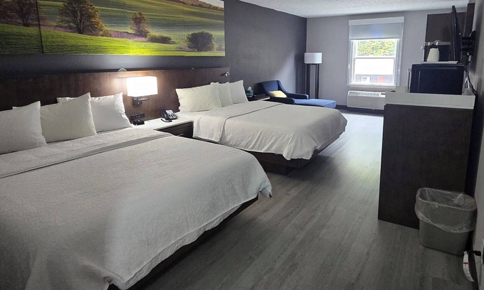 Leadsville Hotel | Luxor Inn & Suites, a Travelodge by Wyndham