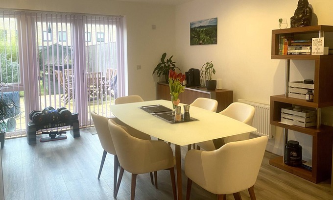 The Wrythe House | Luxorious 2-Bedroom Townhouse in Carshalton