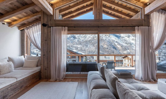 Saint-Marcel Ski Chalet | Luxurious Chalet with Pool, Spa, Cinema, and Lift - Close to Ski Slopes