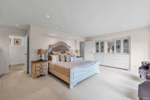 Hollyburn Apartment | Luxuary Stay in West Vancouver