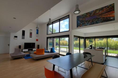 Saint-Coulomb Villa | Luxueuse villa, piscine intérieure, plage à 500m