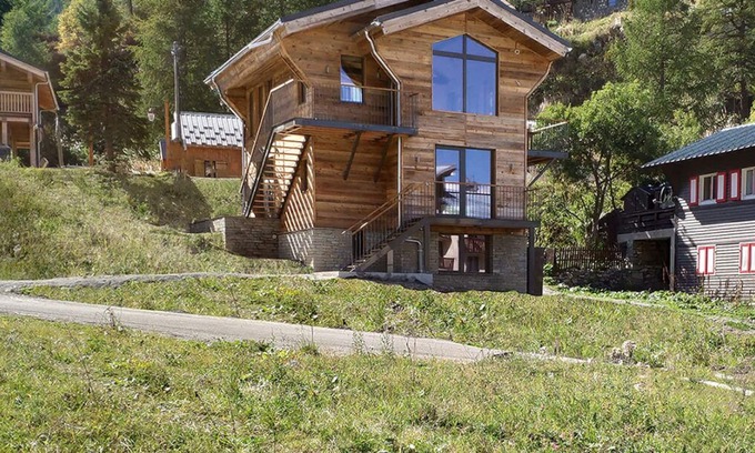 Les Boisses Ski Chalet | Luxueux Chalet 4 - L'été à la Montagne Avec Jacuzzi et Hammam