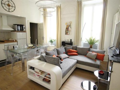 Bagneres-de-Luchon Apartment | Luxueux T3 Centre-Ville, 4 Pers, Proche Thermes et Télécabine - FR-1-313-172