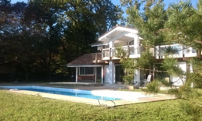 Saint-Sulpice-et-Cameyrac Villa | LUXURY VILLA WITH PRIVATE POOL IN A RESIDENTIAL PARK FACING THE GOLF