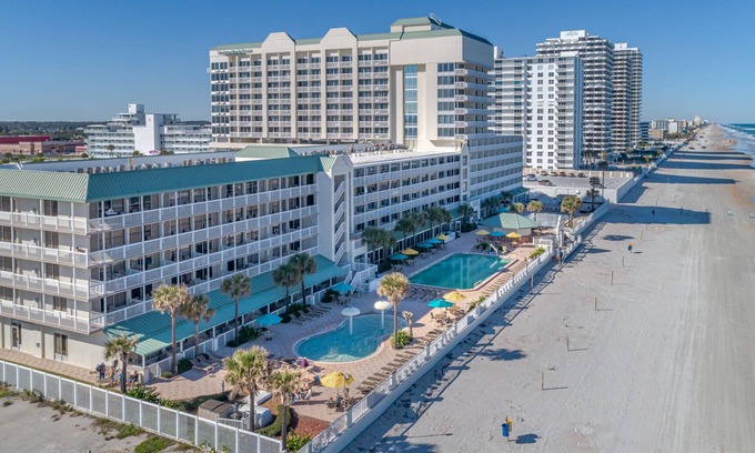 Ortona Park Resort | Luxurious 1 bedrroom suite in Daytona Beach Resort and Convention Center