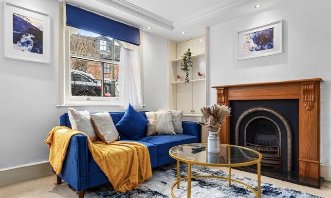 East Molesey Apartment | Luxurious 1Bed Flat Near Hampton Court Palace w/Netflix