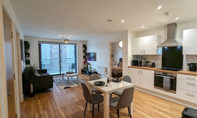 Trafford Apartment | Luxurious 2-bed Haven With Balcony & Free Parking